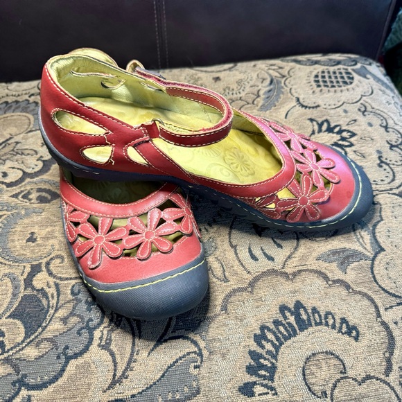 Jambu size 11M, Red - Picture 16 of 17